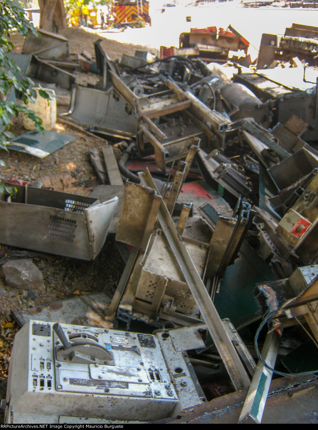 FXE SW10 Locomotives being scrapped